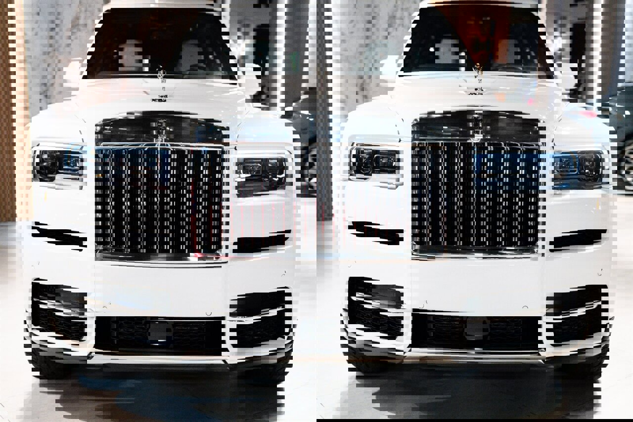 Used 2023 Rolls-Royce Cullinan w/ Cullinan Package image 34