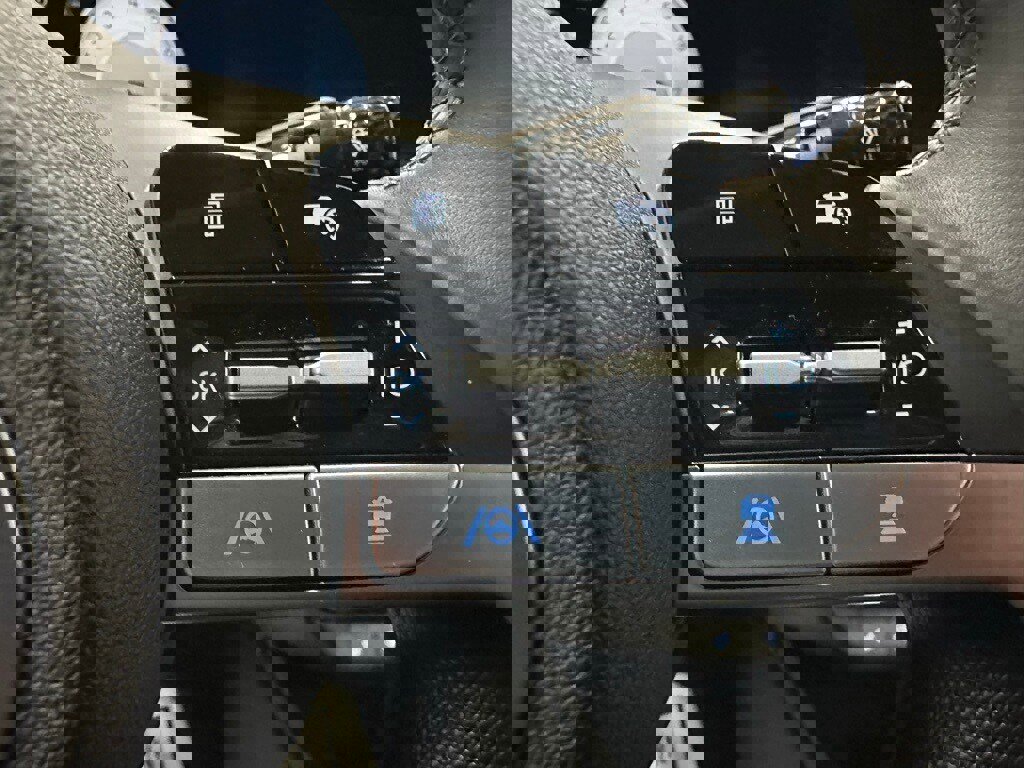 Used 2025 Hyundai Elantra SEL w/ Cargo Package image 20