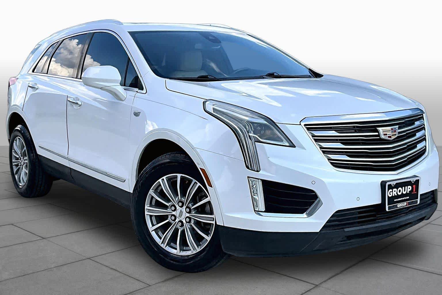 Used 2017 Cadillac XT5 Luxury w/ Driver Awareness Package FWD image 2