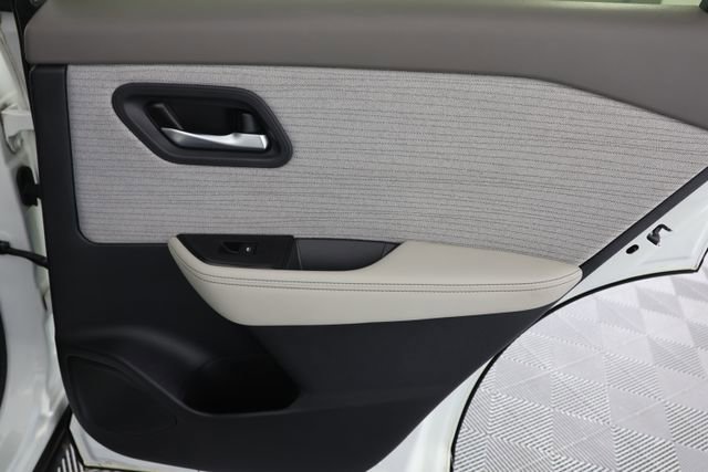 Used 2023 Nissan Rogue SV image 26