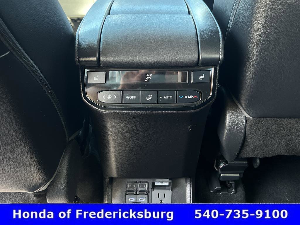 Used 2022 Toyota Highlander Platinum AWD/4WD image 31
