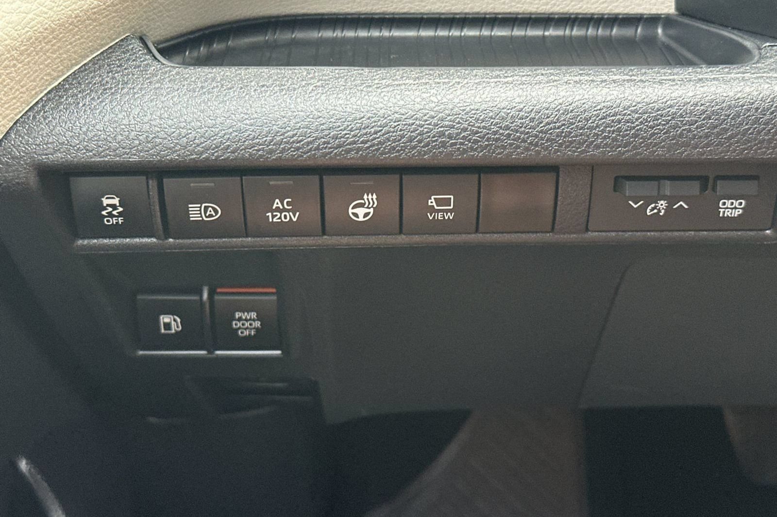 Used 2023 Toyota Sienna Platinum FWD image 37