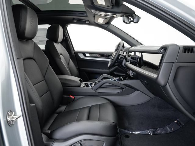 Certified 2025 Porsche Cayenne AWD/4WD image 22