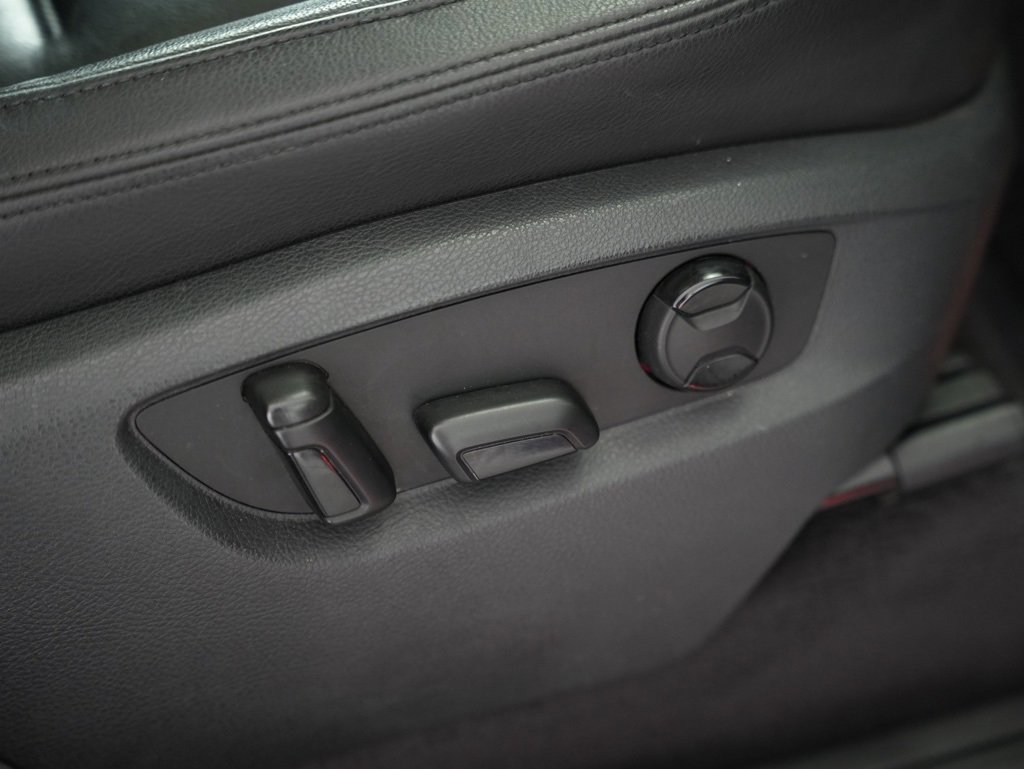 Used 2013 Volkswagen Touareg VR6 image 61