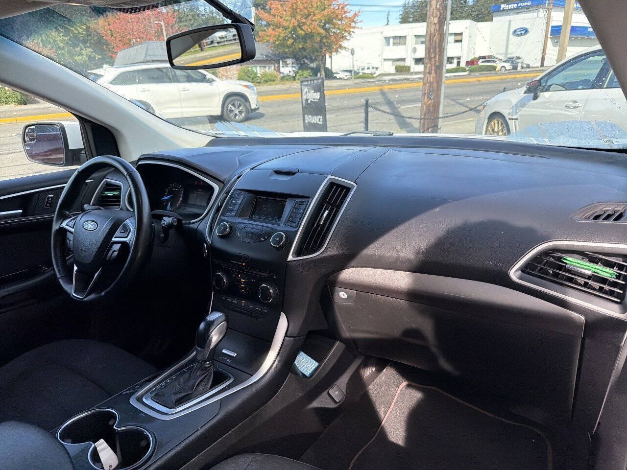 Used 2018 Ford Edge SEL AWD/4WD image 16