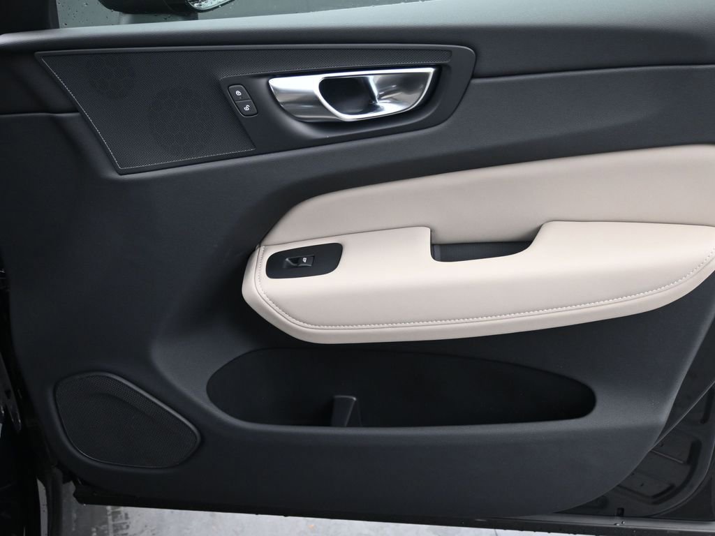 New 2026 Volvo XC60 T8 Core w/ Climate Package image 15