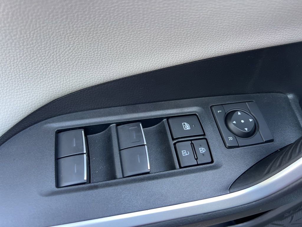Used 2025 Toyota RAV4 Limited image 24