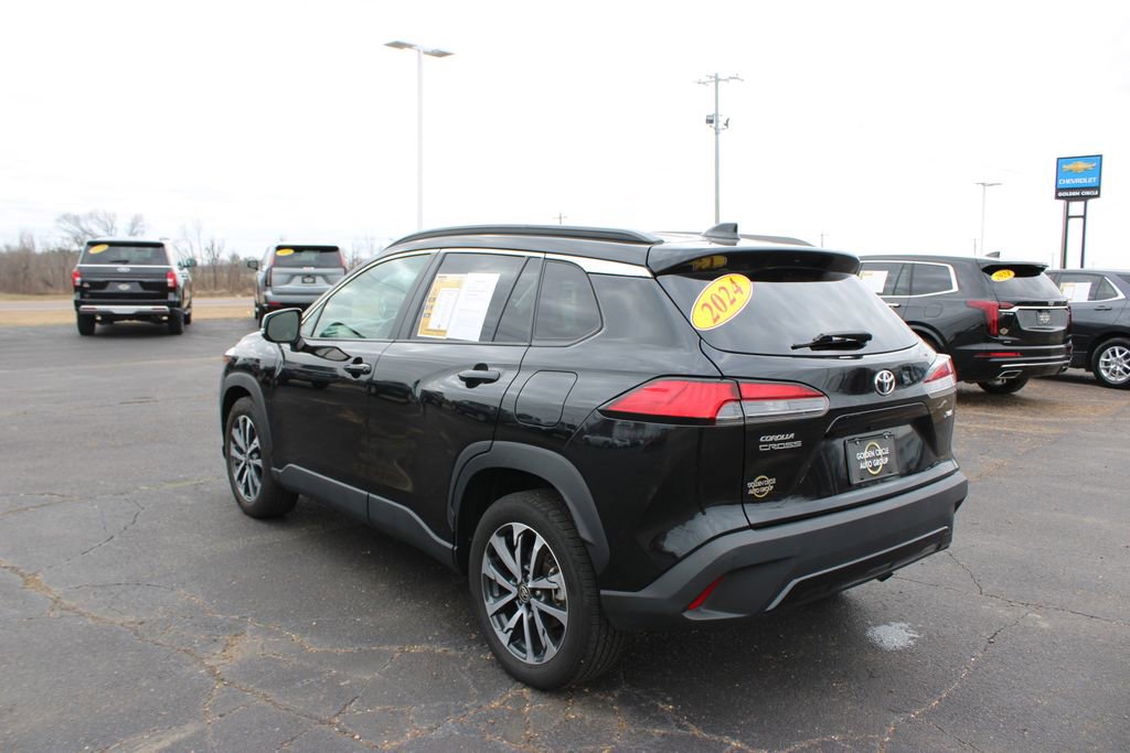 Used 2024 Toyota Corolla Cross XLE image 6