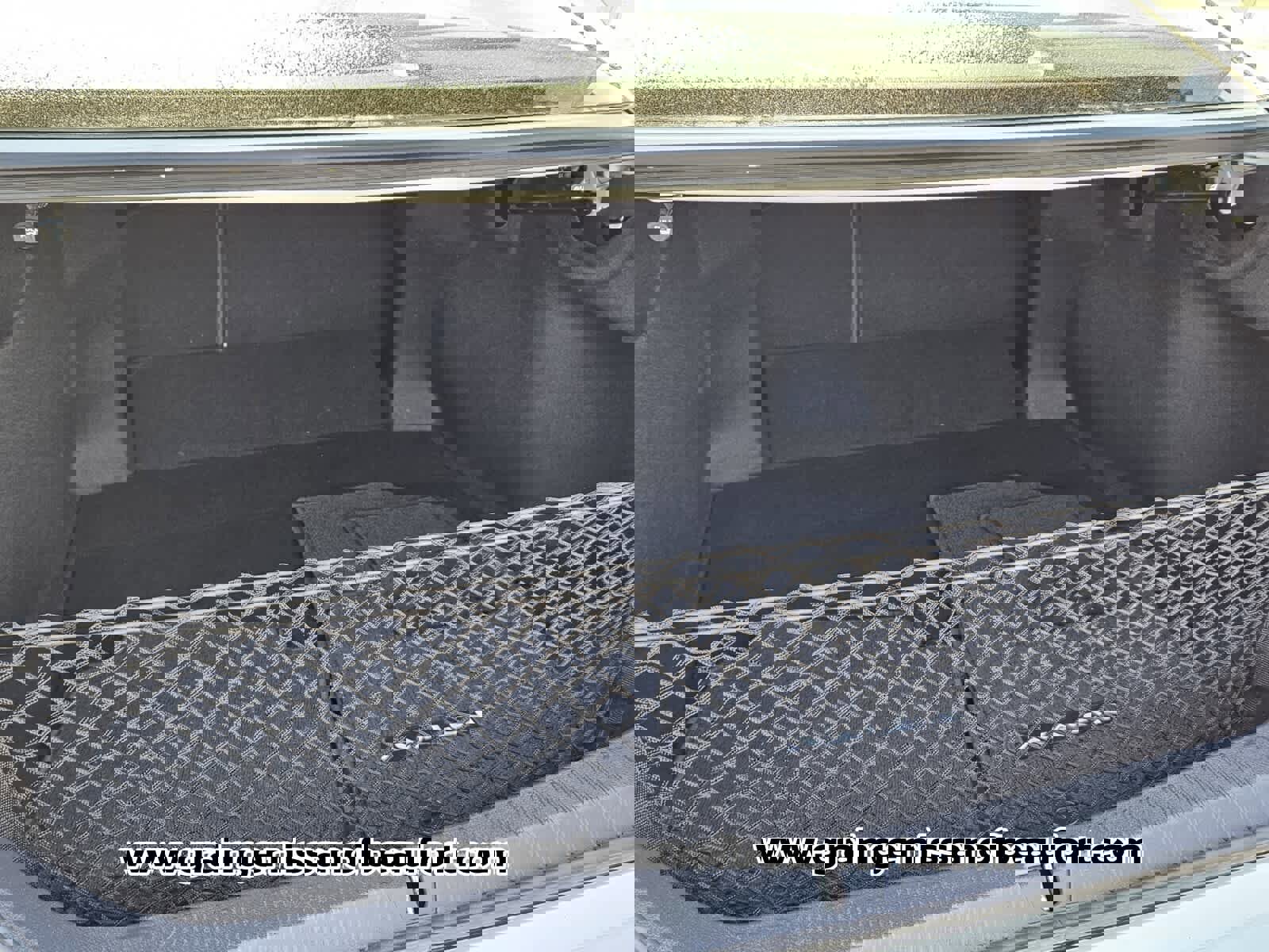 Used 2020 Toyota Avalon Limited image 6