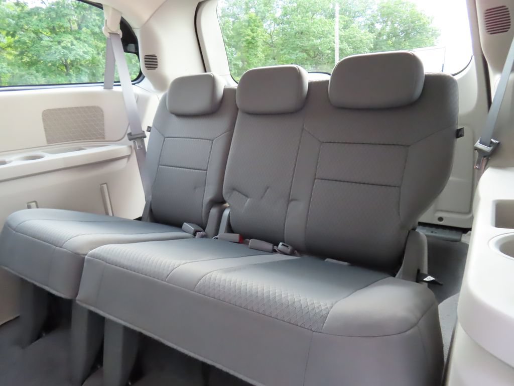 Used 2009 Chrysler Town & Country LX FWD image 23