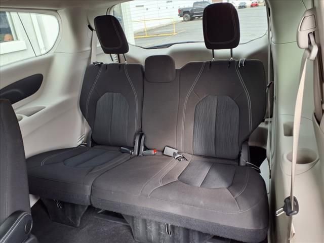 Used 2022 Chrysler Voyager LX FWD image 15