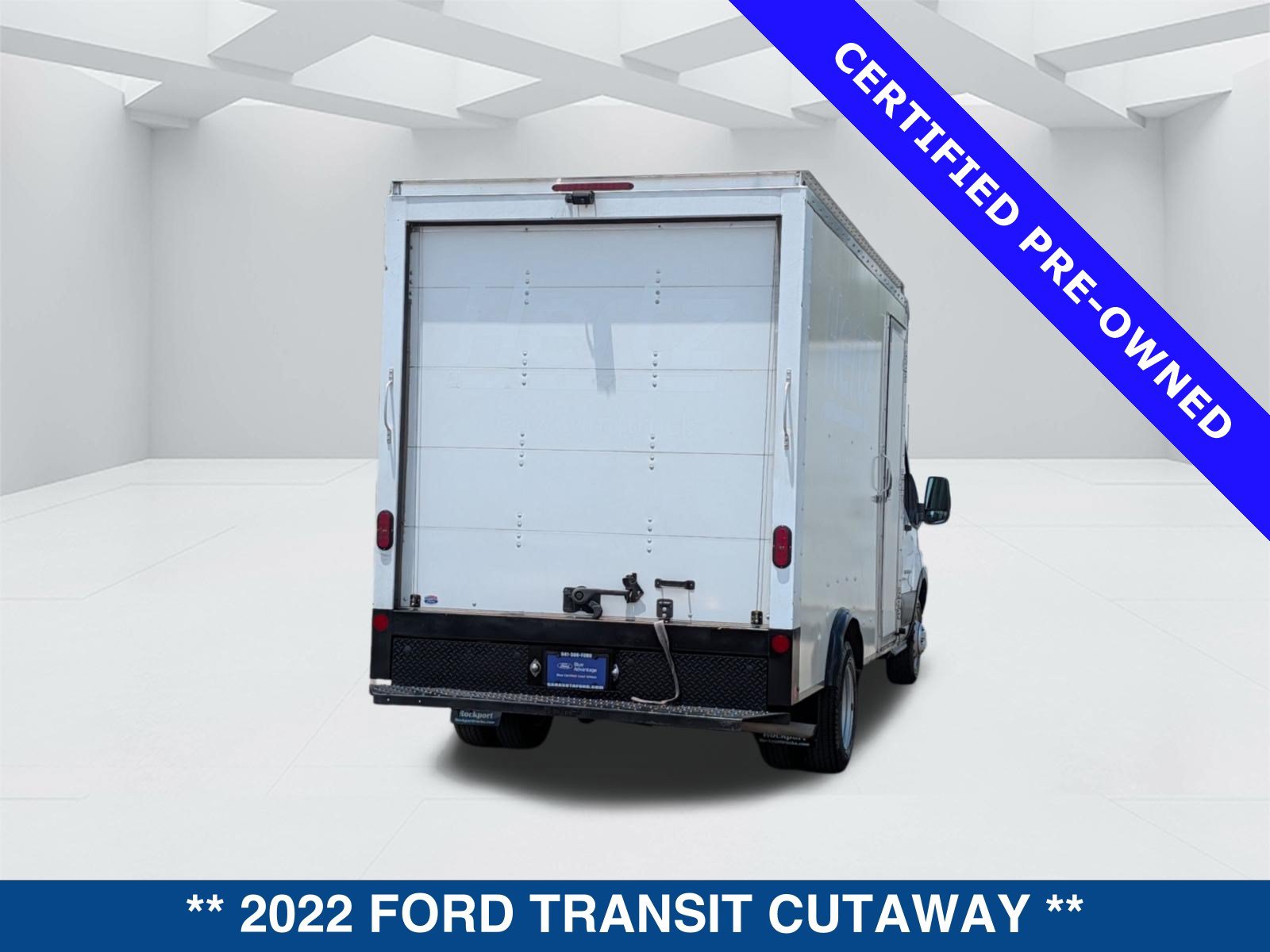 Certified 2022 Ford Transit 350 DRW RWD image 4