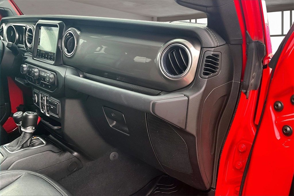 Used 2018 Jeep Wrangler Unlimited Sahara image 16