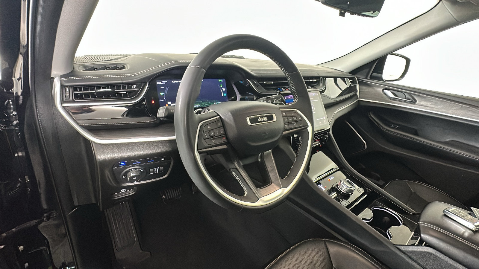 Used 2022 Jeep Grand Cherokee Limited 4xe w/ Luxury Tech Group II AWD/4WD image 17