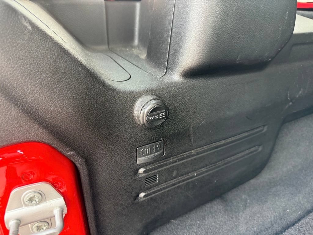 Used 2025 Jeep Wrangler Unlimited Sahara w/ Safety Group AWD/4WD image 45