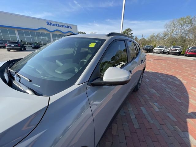 Used 2025 Chevrolet Trax LT w/ Driver Confidence Package image 10