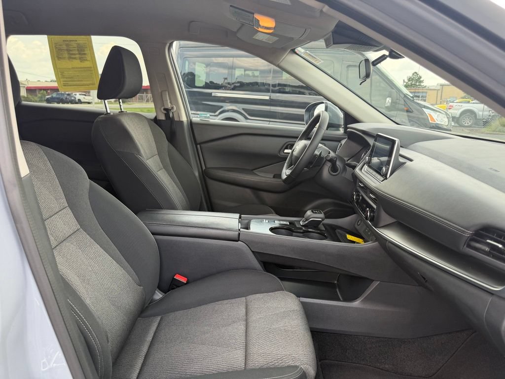 Used 2026 Nissan Rogue SV FWD image 31