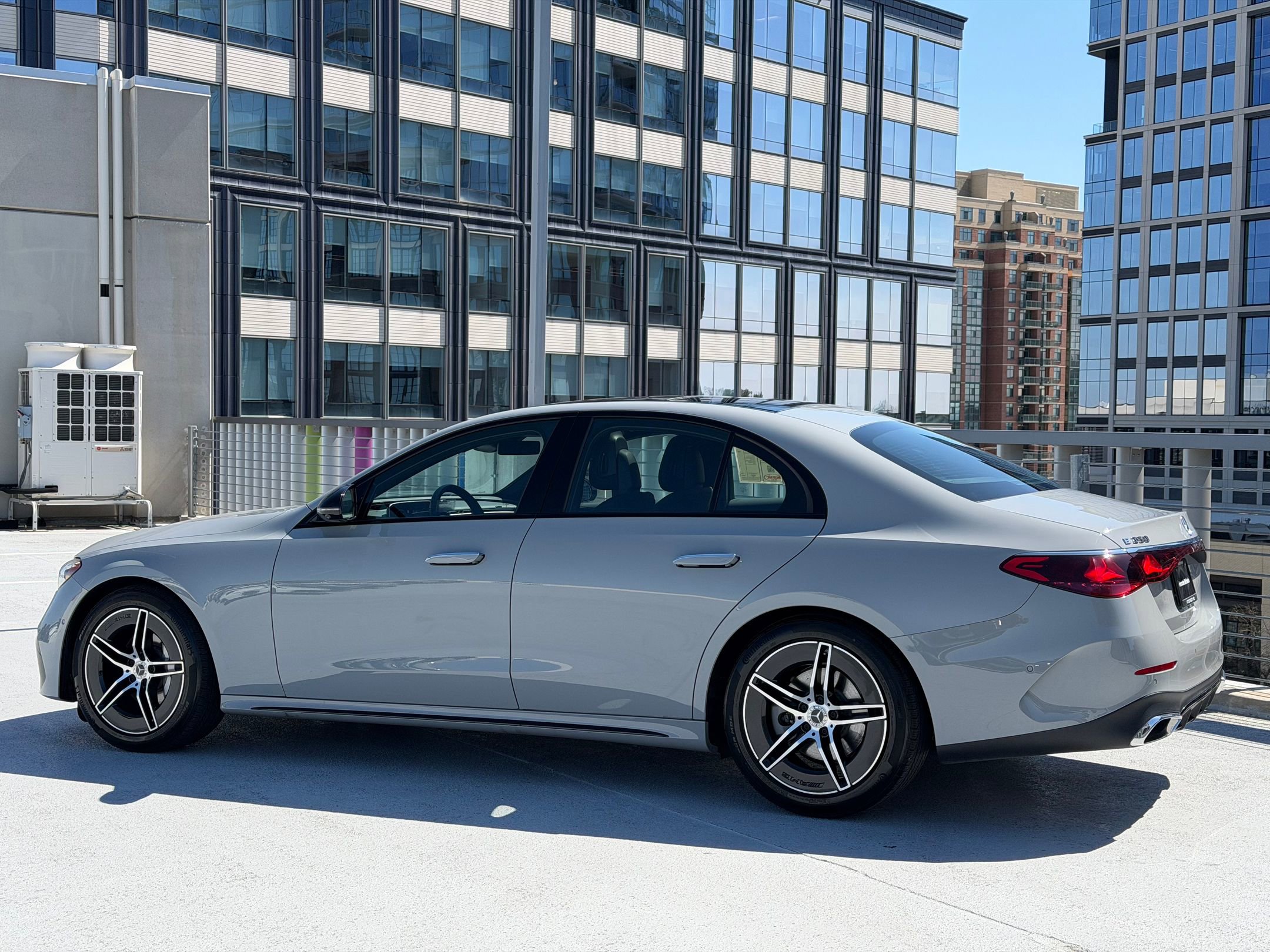 Used 2025 Mercedes-Benz E 350 4MATIC Sedan image 3