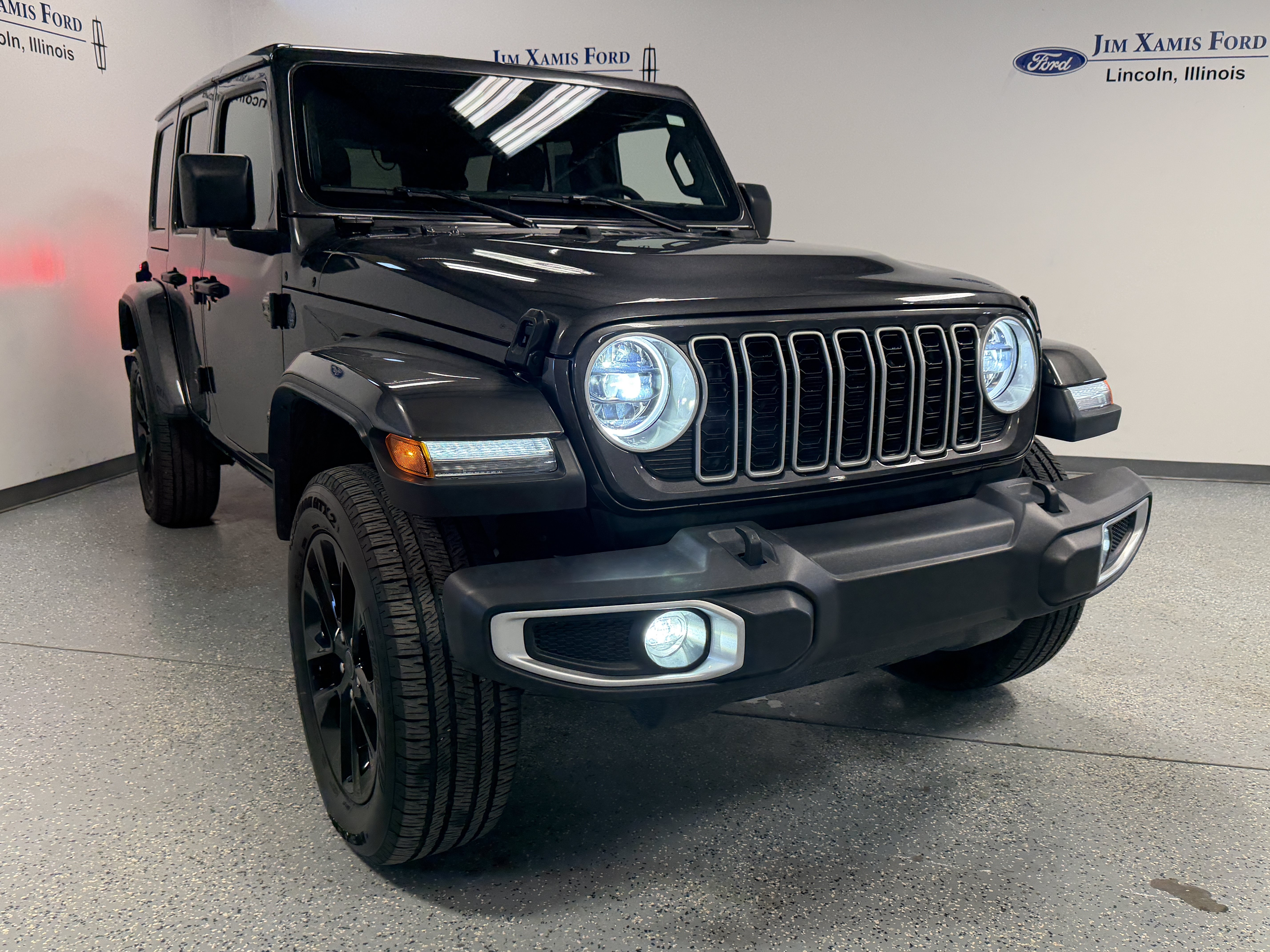 Used 2025 Jeep Wrangler Unlimited Sahara w/ Safety Group AWD/4WD image 35