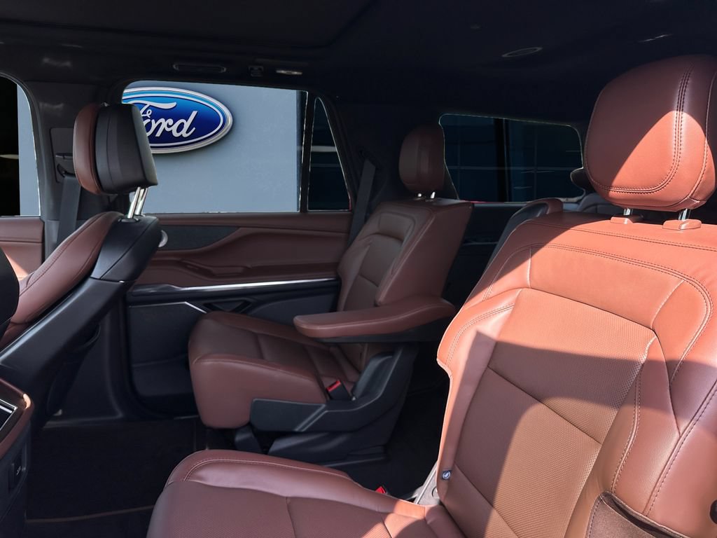 Used 2026 Lincoln Navigator Reserve AWD/4WD image 12
