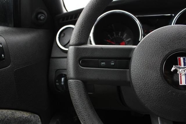 Used 2008 Ford Mustang Deluxe image 12