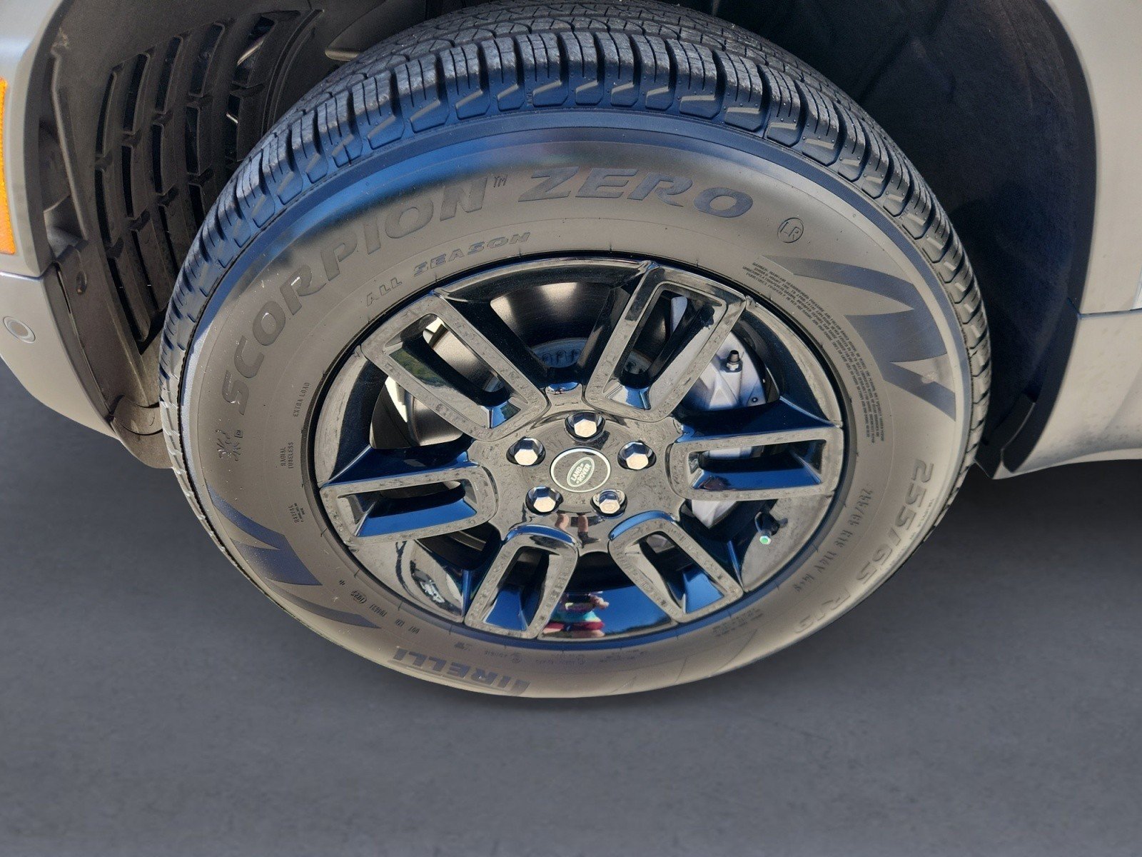 Used 2025 Land Rover Defender 90 S AWD/4WD image 8