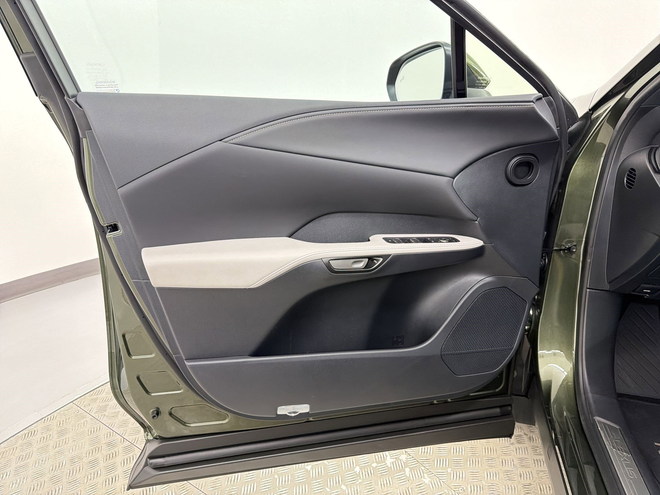 Certified 2025 Lexus RX 350 Premium Plus w/ Accessory Package (Z1) image 23