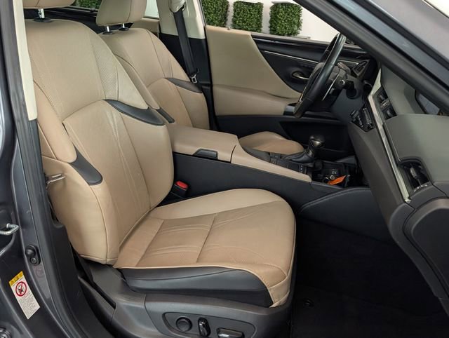Used 2019 Lexus ES 350 Ultra Luxury w/ Accessory Package 2 image 15