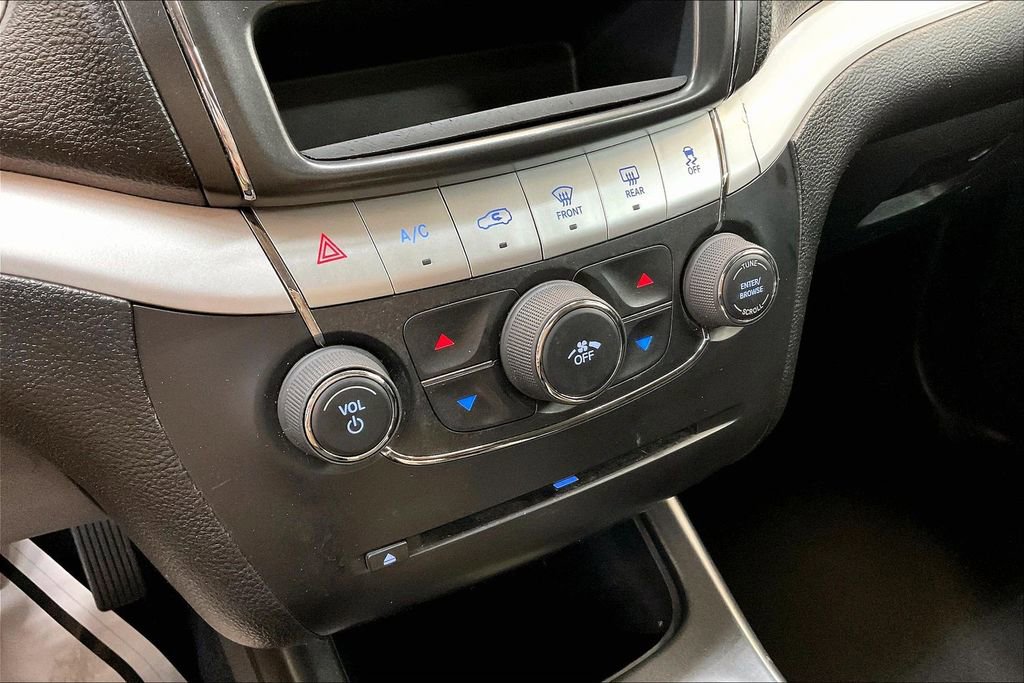 Used 2019 Dodge Journey SE w/ Connectivity Group FWD image 16