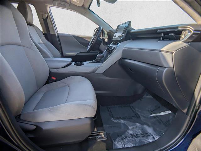 Used 2022 Toyota Venza LE AWD/4WD image 18