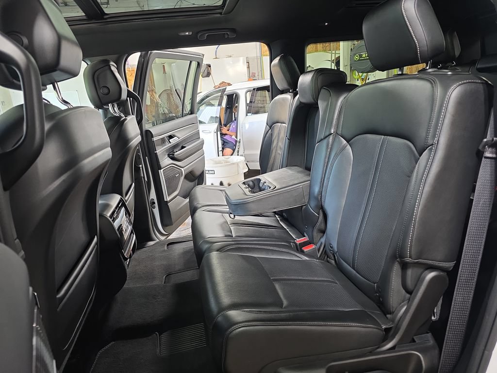 Used 2024 Jeep Wagoneer Series II AWD/4WD image 16