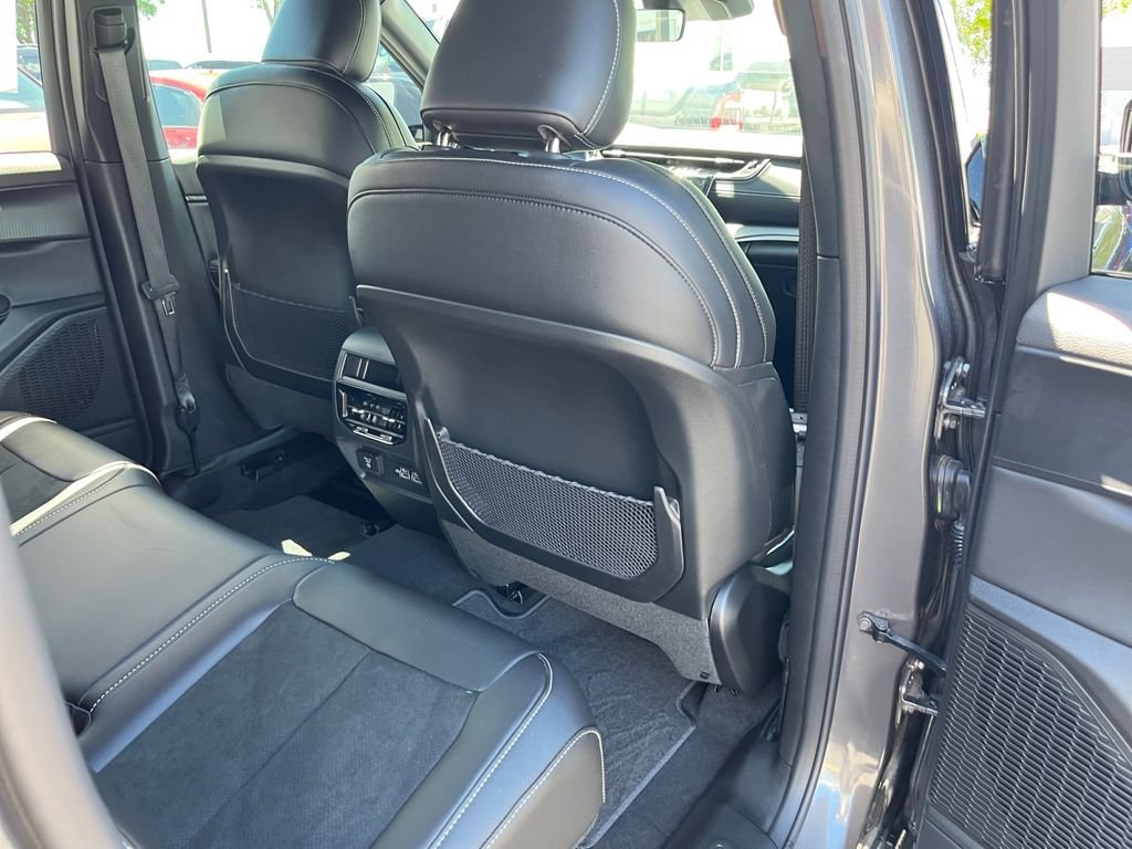 Used 2025 Jeep Grand Cherokee Altitude AWD/4WD image 17