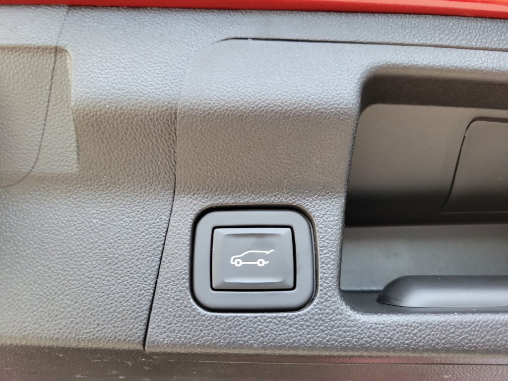 Used 2023 GMC Acadia SLE w/ Driver Convenience Package FWD image 11