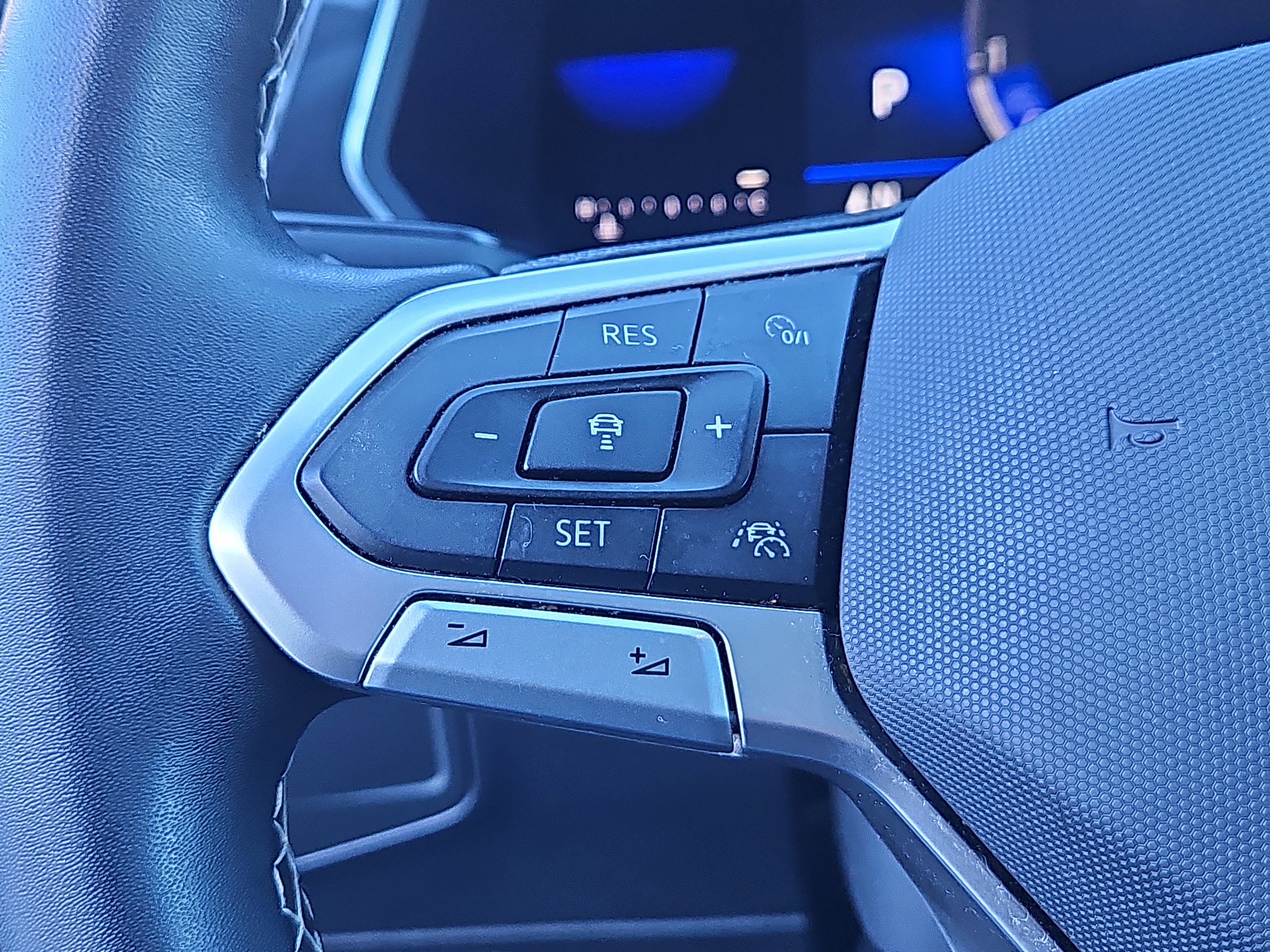 Certified 2022 Volkswagen Tiguan SE w/ Panoramic Sunroof Package image 17