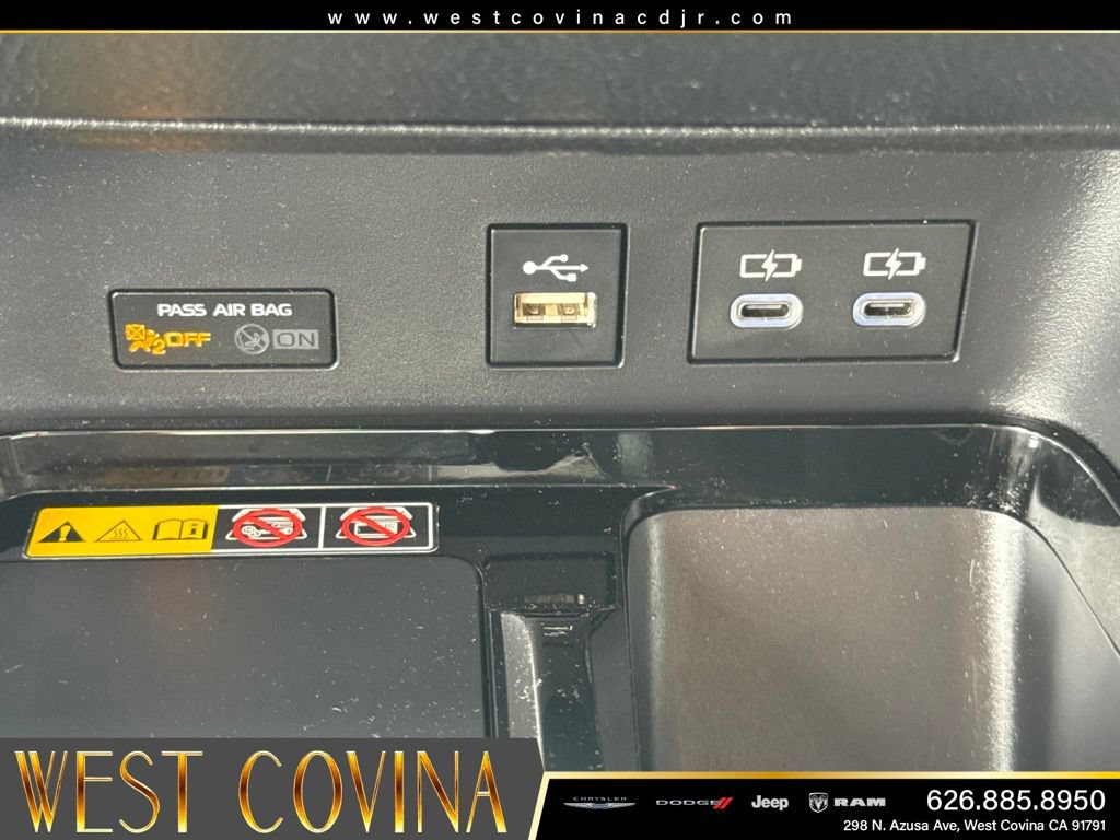 Used 2025 Toyota Camry XSE FWD image 28