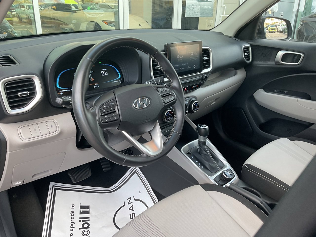 Used 2025 Hyundai Venue SEL FWD image 12