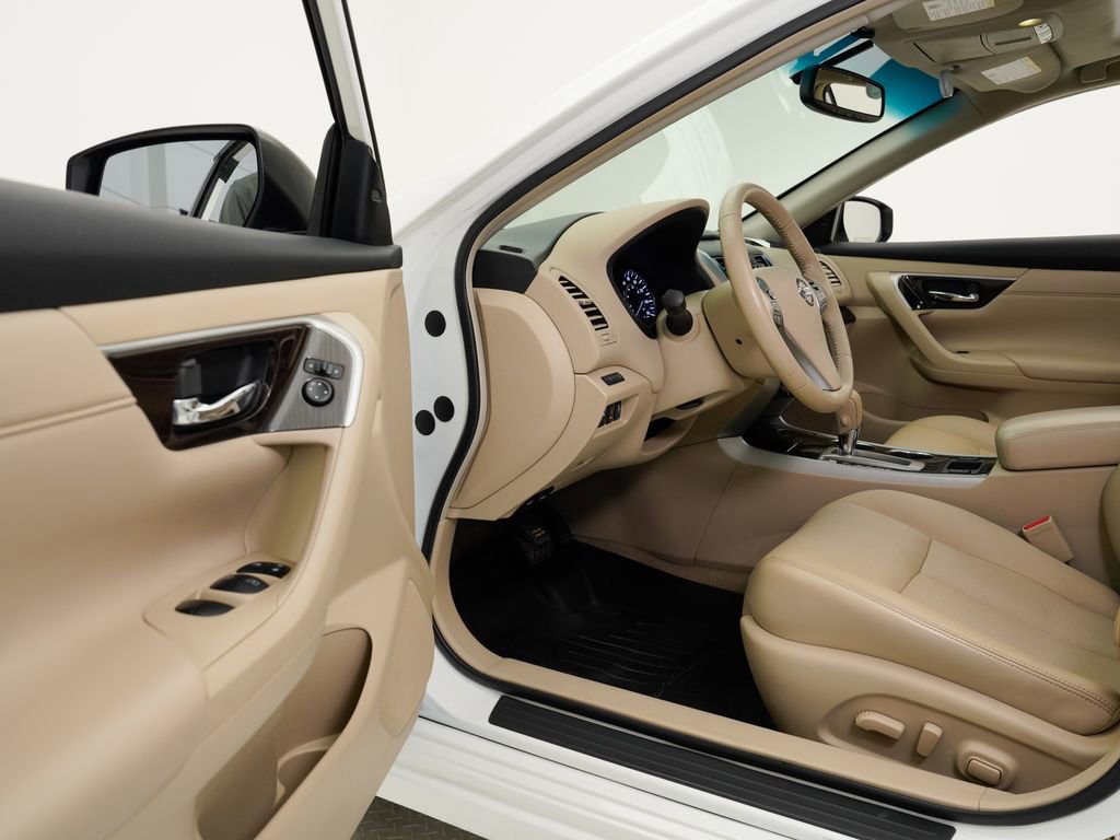 Used 2013 Nissan Altima 2.5 SL w/ Technology Pkg FWD image 7