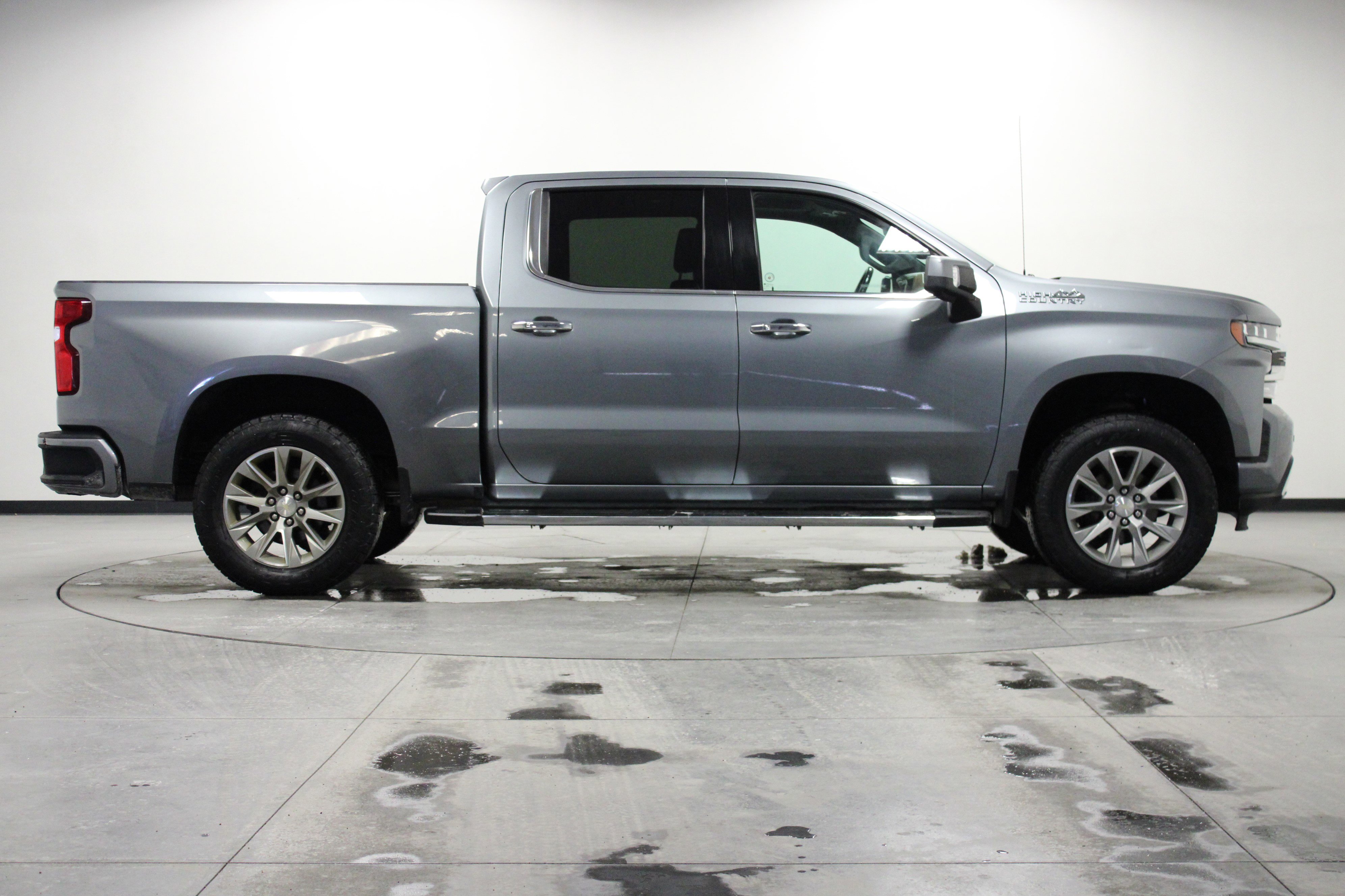 Used 2019 Chevrolet Silverado 1500 High Country image 3