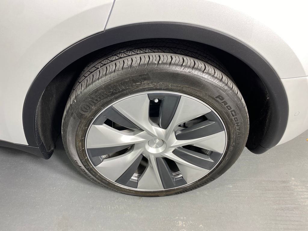 Used 2022 Tesla Model Y Long Range image 27
