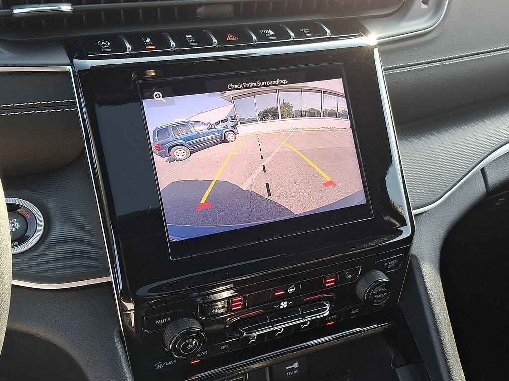Certified 2023 Jeep Grand Cherokee Altitude AWD/4WD image 18