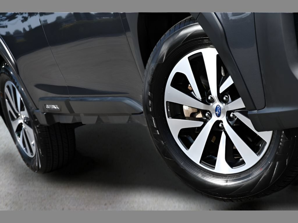 Certified 2025 Subaru Outback Premium AWD/4WD image 11