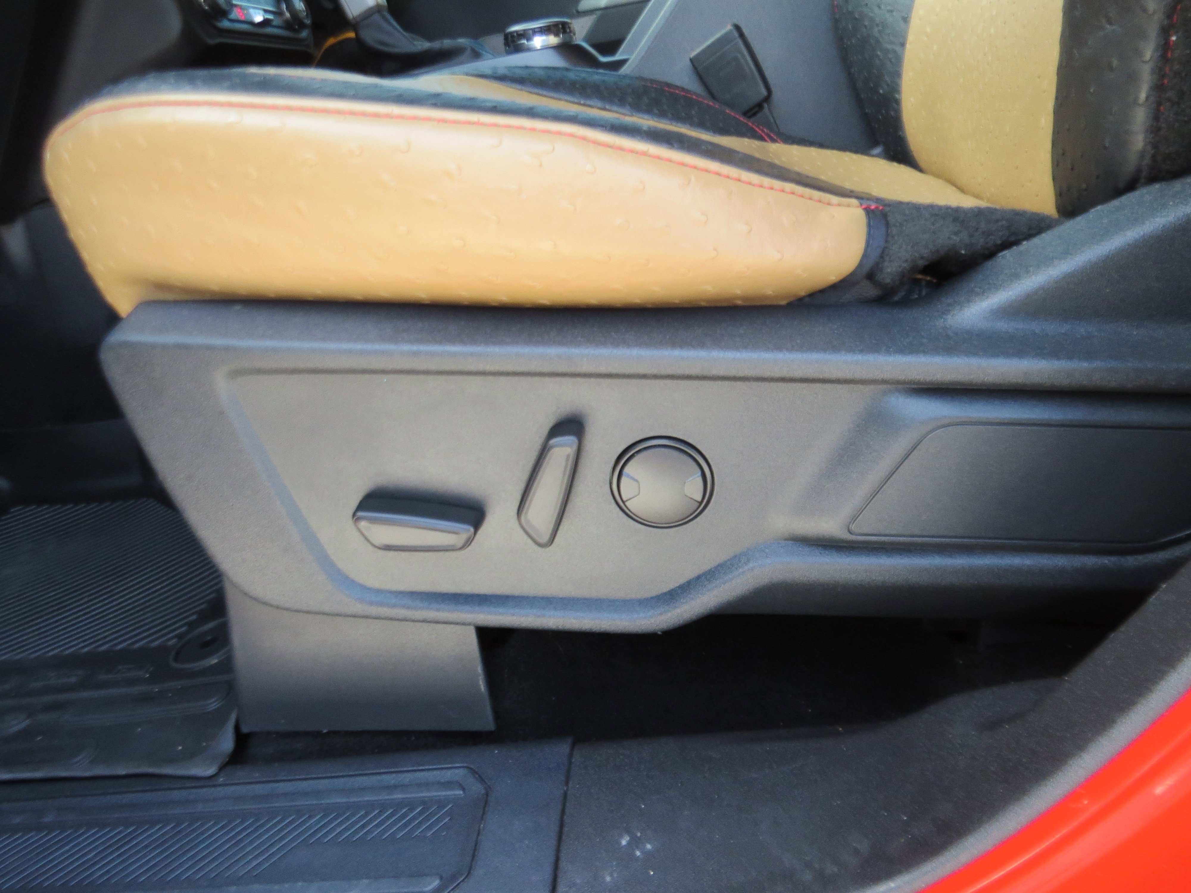 Used 2023 Ford Bronco Badlands image 16