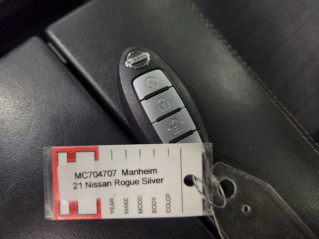 Used 2021 Nissan Rogue SV image 15