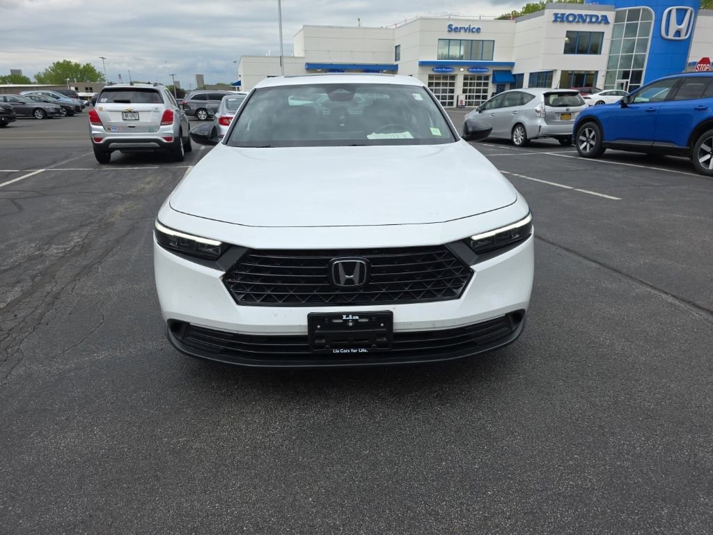 Used 2023 Honda Accord Sport image 2