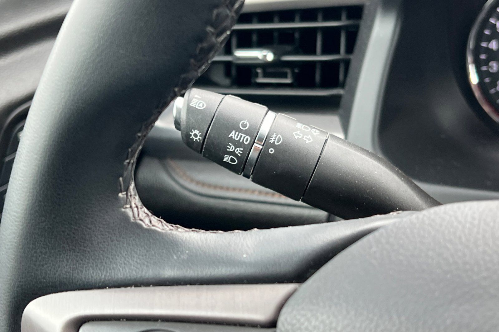 Used 2023 GMC Acadia AT4 w/ Technology Package image 37