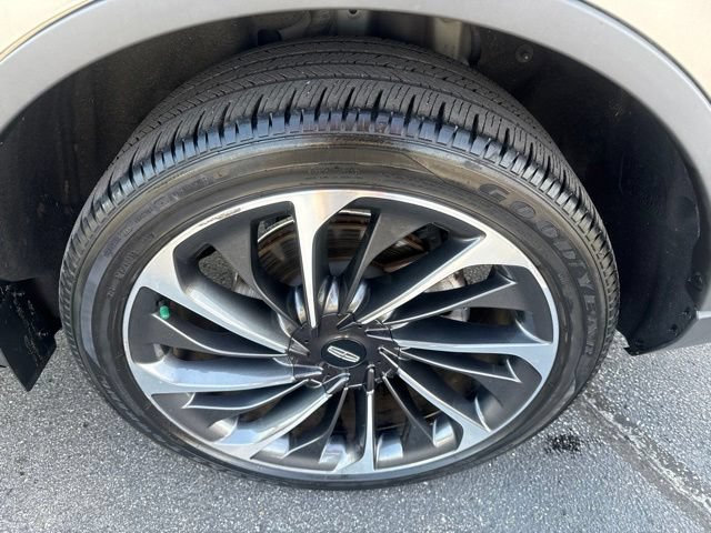 Used 2023 Lincoln Aviator Reserve w/ Equipment Group 201A AWD/4WD image 11