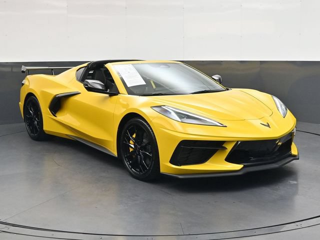 Used 2025 Chevrolet Corvette Stingray Premium Cpe w/ Z51 Performance Package RWD image 2
