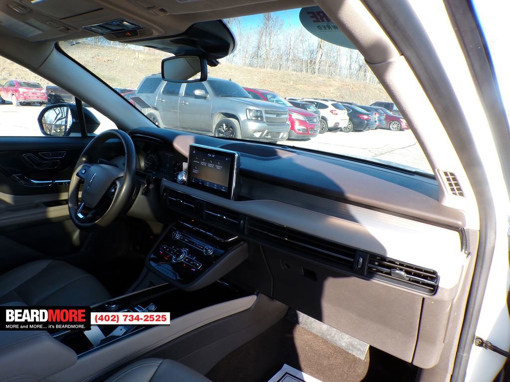 Used 2021 Lincoln Corsair Standard w/ Rear Removable Package Tray image 18