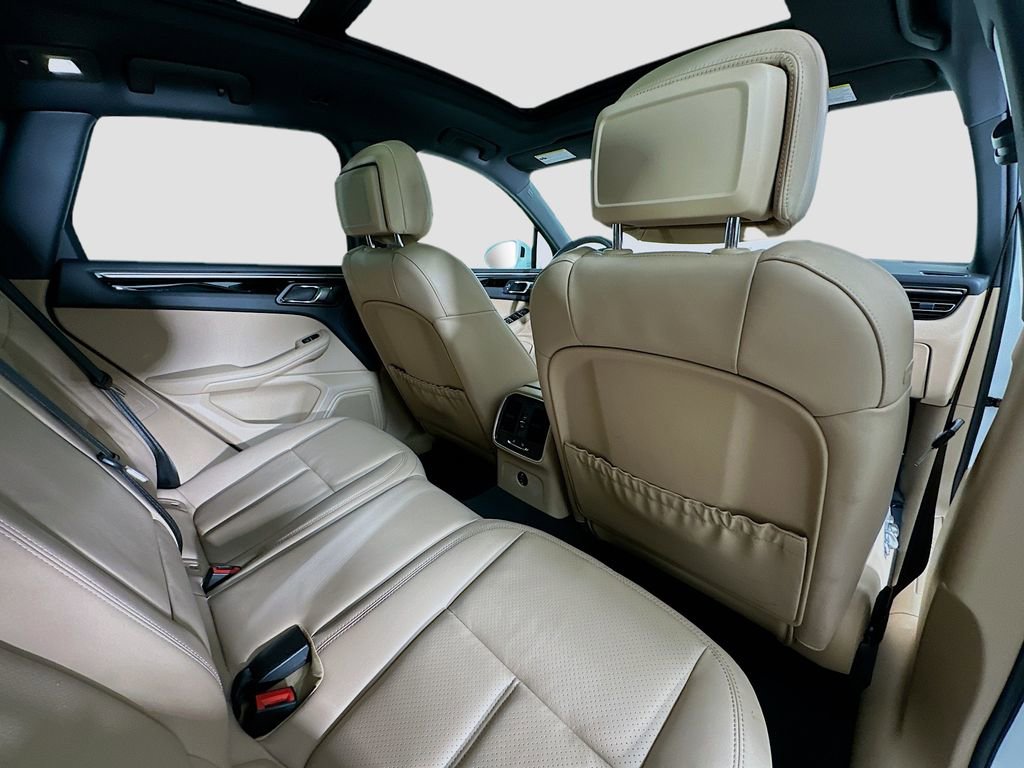 Used 2025 Porsche Macan image 30