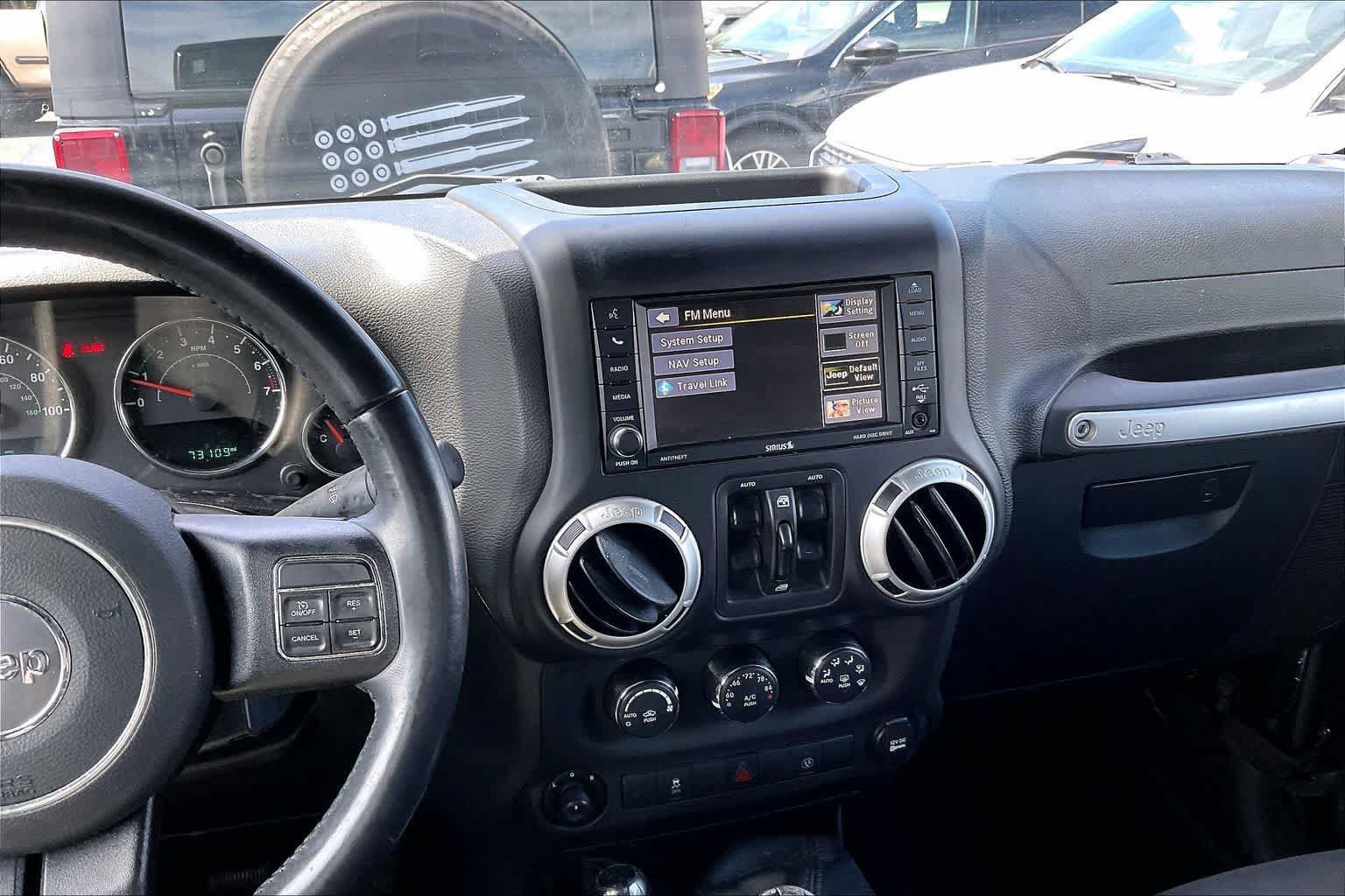 Used 2017 Jeep Wrangler Unlimited Sahara w/ Connectivity Group AWD/4WD image 15